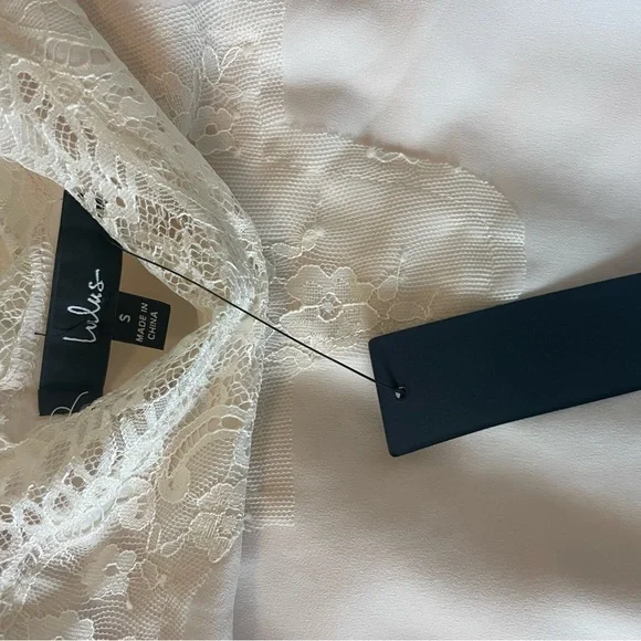 Light blush lace camisole - Picture 3 of 5